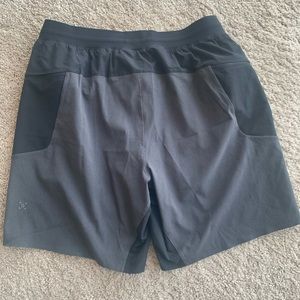 Lululemon train to beach short 8’’